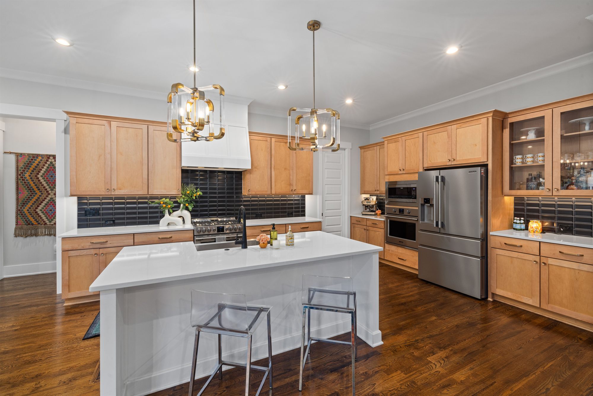 maple-kitchen-glass-cabinets-stock